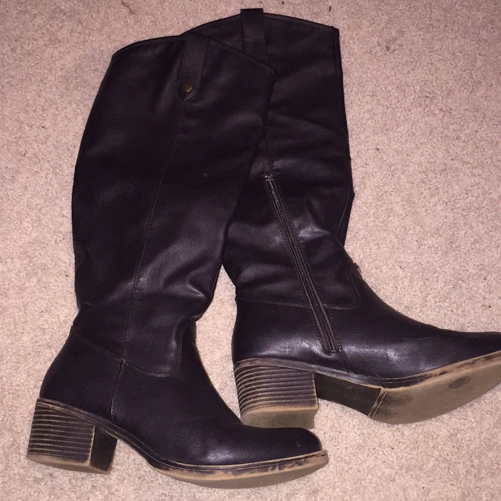 Brown knee high boots!!